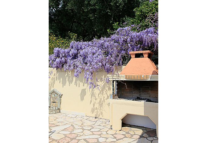 Terrace area with BBQ . - Villa Ariadni . (Photo Gallery) }}