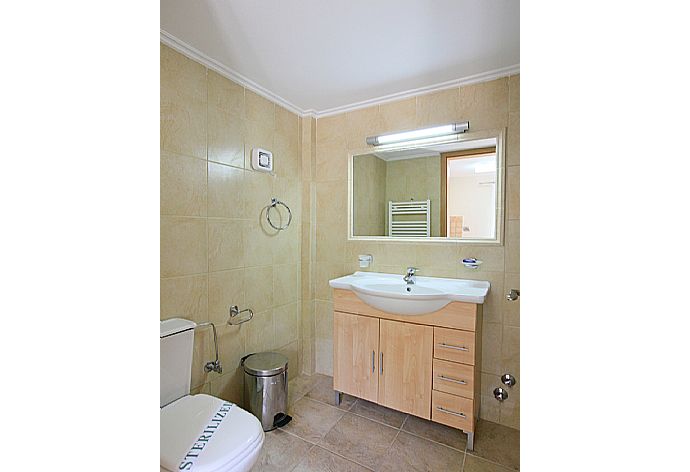 Villa Ismini Bathroom