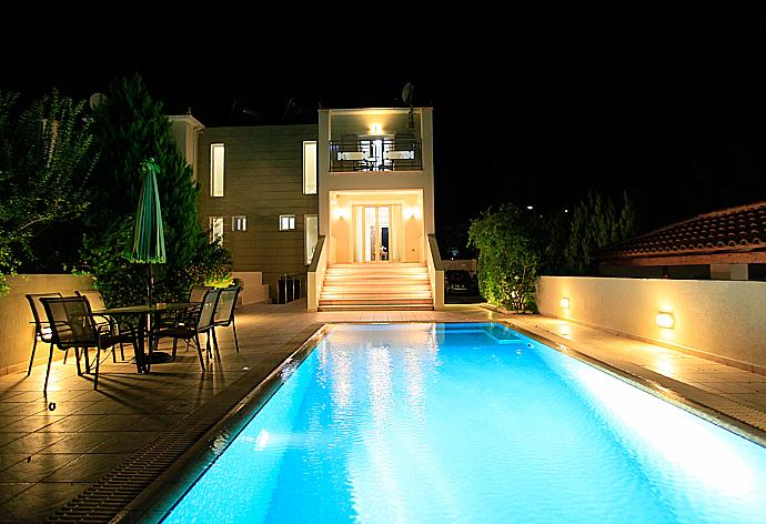 Private pool with terrace area . - Villa Ismini . (Galleria fotografica) }}