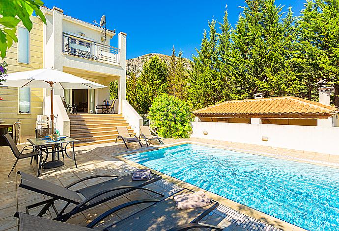 Beautiful villa with private pool and terrace . - Villa Ismini . (Galerie de photos) }}