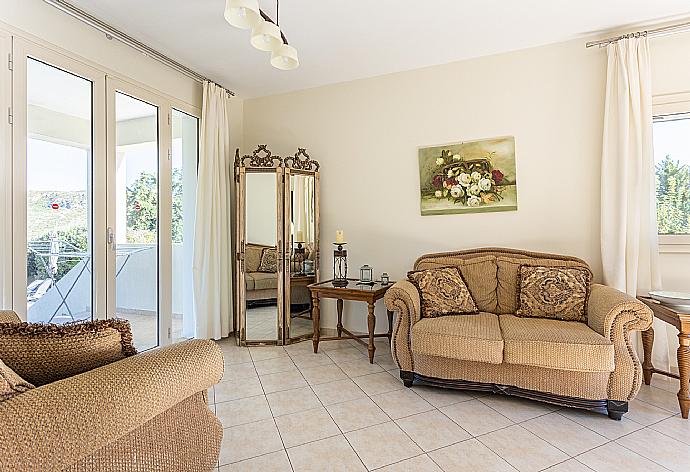 Living room on first floor with sofas, A/C, WiFi internet, satellite TV, and terrace access . - Villa Fedra . (Galería de imágenes) }}