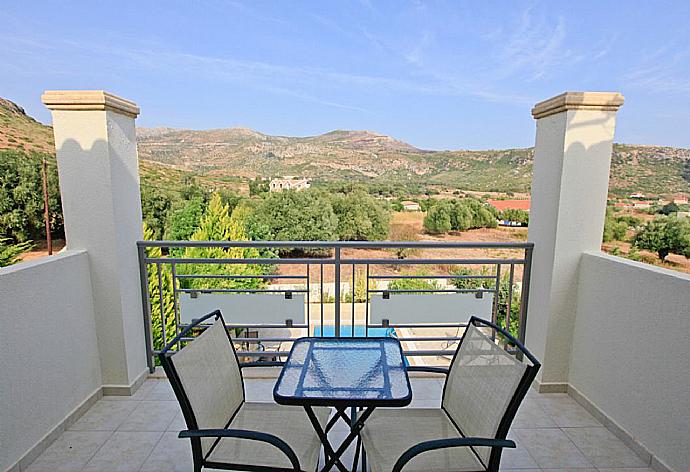 Upper terrace area with views . - Villa Fedra . (Fotogalerie) }}