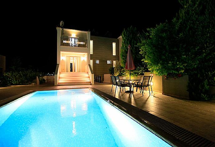 Night view . - Villa Fedra . (Galería de imágenes) }}