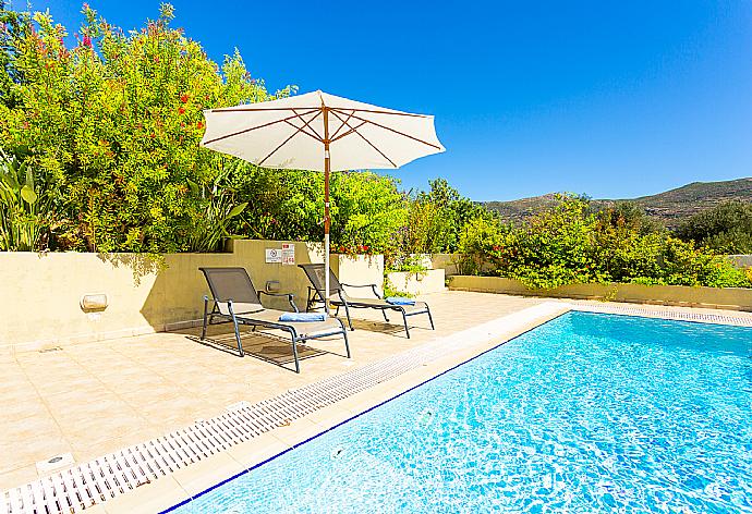 Private pool and terrace . - Villa Fedra . (Galería de imágenes) }}