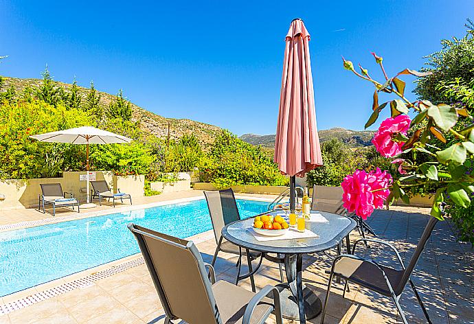 Private pool and terrace . - Villa Fedra . (Fotogalerie) }}