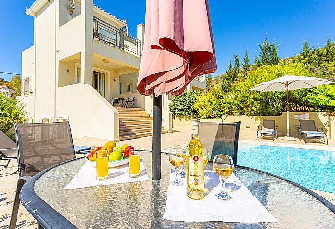 Private pool and terrace . - Villa Fedra . (Galería de imágenes) }}