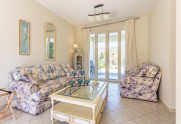 Living room on first floor with sofas, A/C, WiFi internet, satellite TV, and terrace access . - Villa Semeli . (Fotogalerie) }}