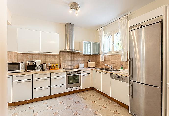 Equipped kitchen . - Villa Semeli . (Fotogalerie) }}