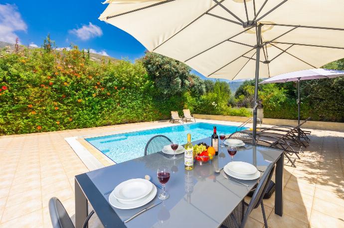Terrace area . - Villa Semeli . (Photo Gallery) }}
