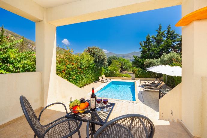 Sheltered terrace area . - Villa Semeli . (Photo Gallery) }}