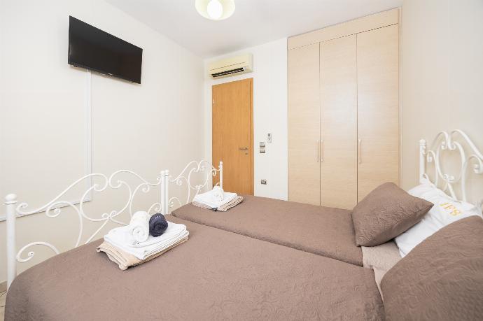 Twin bedroom with A/C . - Villa Semeli . (Photo Gallery) }}