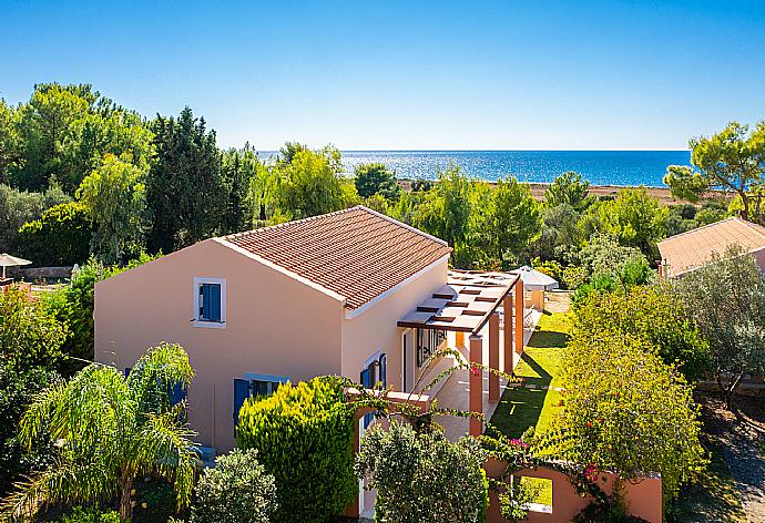 Aerial view of Nafsika Beach House . - Nafsika Beach House . (Galerie de photos) }}