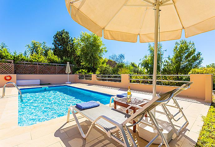 Private pool, terrace, and garden . - Nafsika Beach House . (Fotogalerie) }}