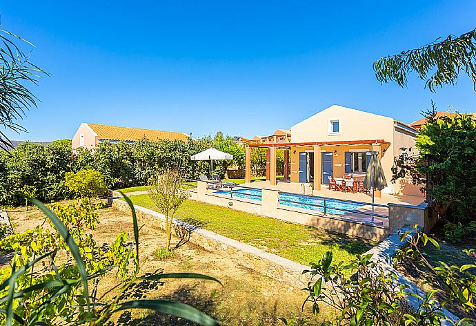 Garden area . - Nafsika Beach House . (Галерея фотографий) }}