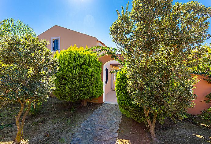 Pathway to villa . - Nafsika Beach House . (Photo Gallery) }}