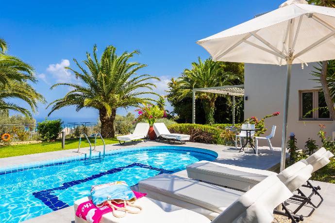 Beautiful villa with private pool, terrace, and garden with sea views . - Villa Sevos . (Galleria fotografica) }}