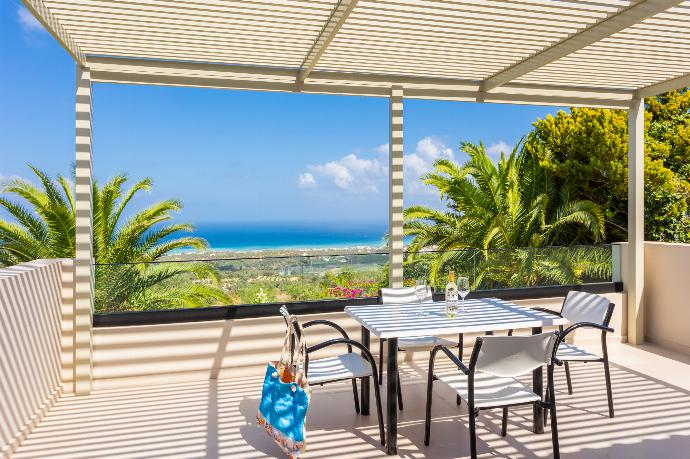 Upper terrace area with sea views . - Villa Sevos . (Fotogalerie) }}