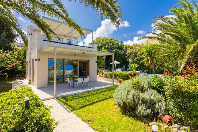 Garden area . - Villa Sevos . (Fotogalerie) }}