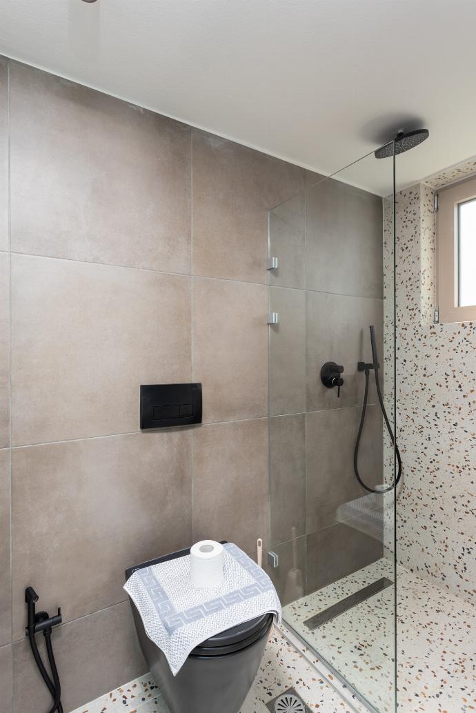 En suite bathroom with shower . - Villa Sevos . (Galleria fotografica) }}