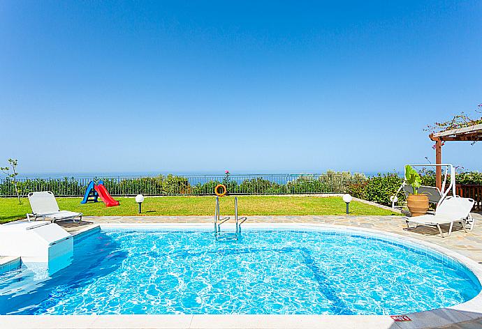 Private pool, terrace, and garden with panoramic sea views . - Villa Garifallia . (Galerie de photos) }}