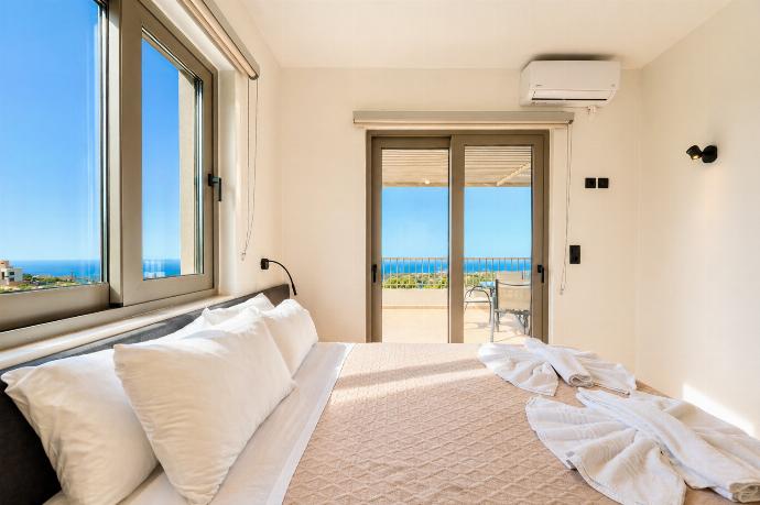  . - Villa Garifallia . (Photo Gallery) }}
