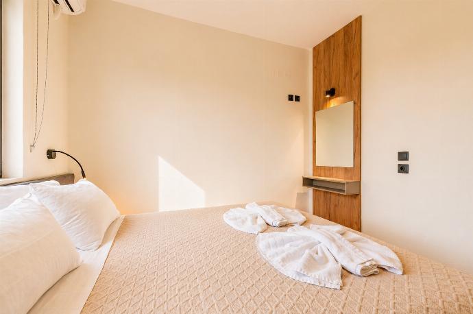  . - Villa Garifallia . (Photo Gallery) }}