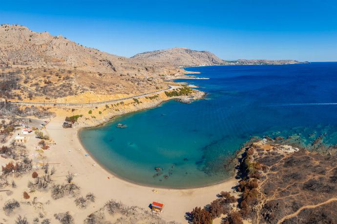 Local beach . - Villa Nisyros . (Photo Gallery) }}