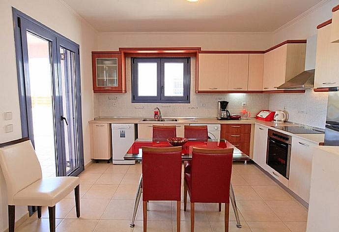 Equipped kitchen . - Villa Nisyros . (Photo Gallery) }}