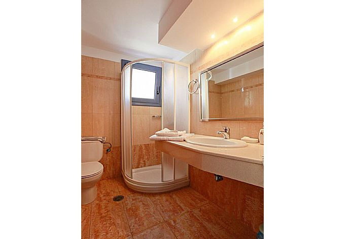 Family bathroom with shower . - Villa Nisyros . (Photo Gallery) }}