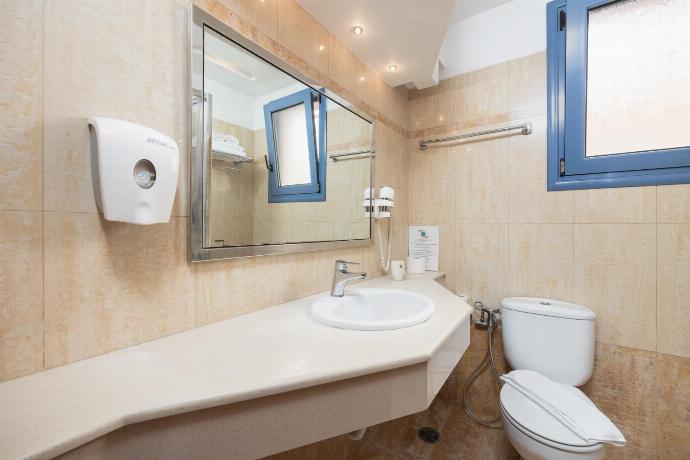 Family bathroom with shower . - Villa Nisyros . (Photo Gallery) }}