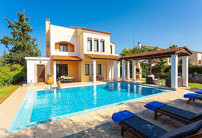 ,Beautiful villa with private pool and terrace . - Villa Kefalas . (Галерея фотографий) }}