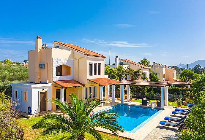 Beautiful villa with private pool and terrace . - Villa Kefalas . (Photo Gallery) }}