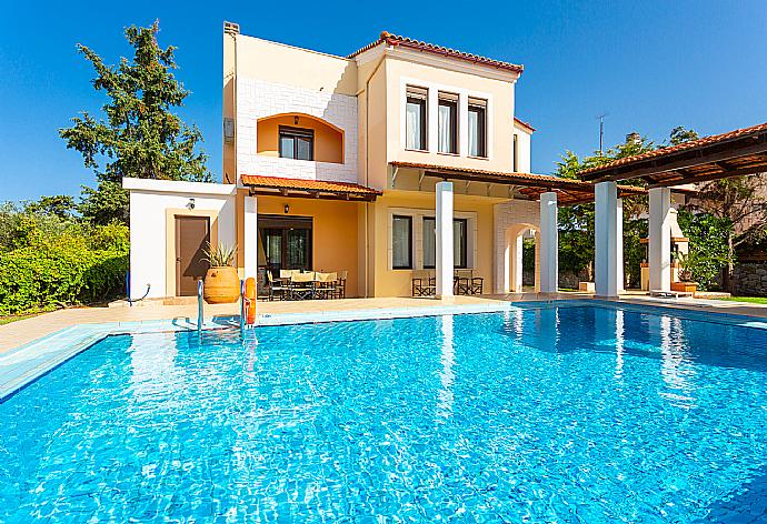 Beautiful villa with private pool and terrace . - Villa Kefalas . (Галерея фотографий) }}