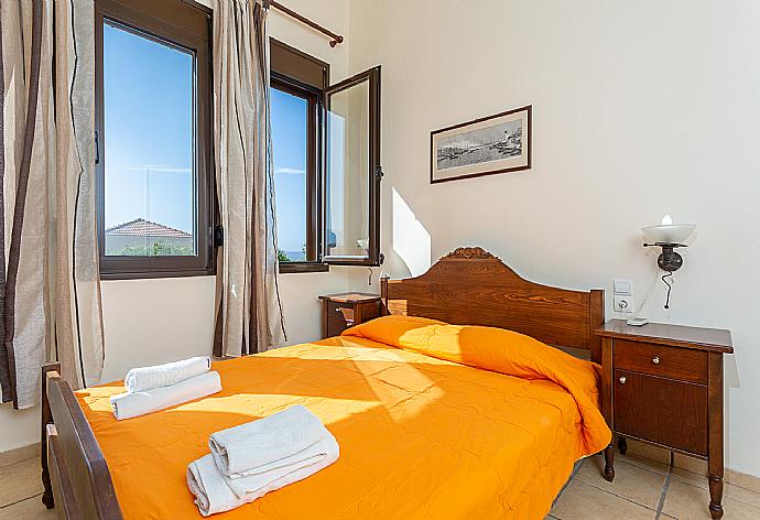 Double bedroom with A/C . - Villa Kefalas . (Photo Gallery) }}