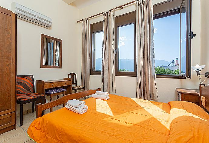 Double bedroom with A/C . - Villa Kefalas . (Photo Gallery) }}