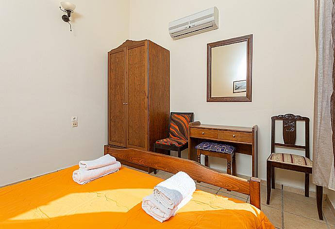 Double bedroom with A/C . - Villa Kefalas . (Galleria fotografica) }}