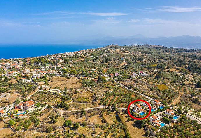 Aerial view showing location of Villa Kefalas . - Villa Kefalas . (Galerie de photos) }}