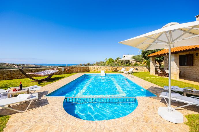 Private pool and terrace with sea views . - Villa Hara Faragi . (Галерея фотографий) }}