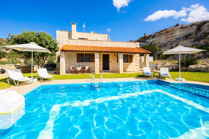 Beautiful villa with private pool and terrace with sea views . - Villa Hara Faragi . (Галерея фотографий) }}