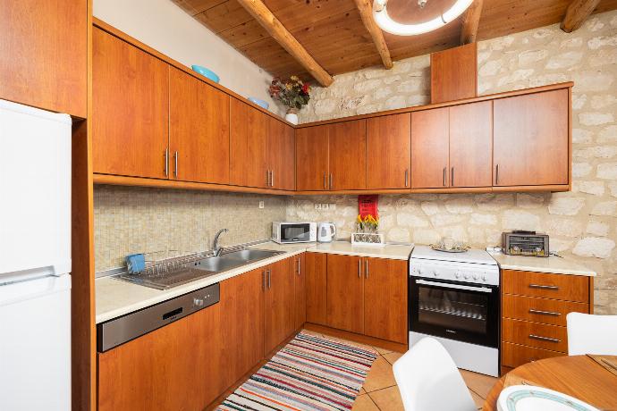 Equipped kitchen . - Villa Hara Faragi . (Галерея фотографий) }}