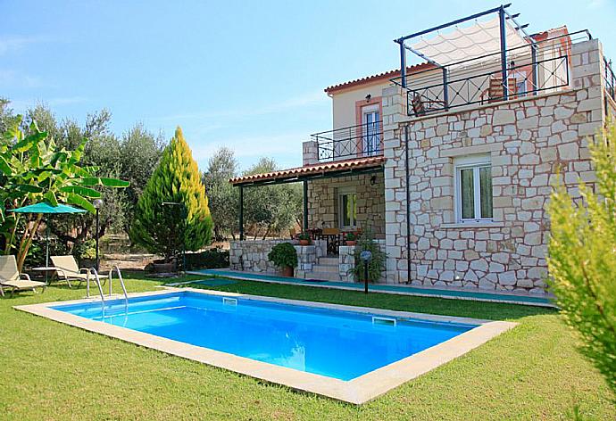 ,Beautiful villa with private pool, terrace, and garden . - Villa Dimitris . (Galerie de photos) }}