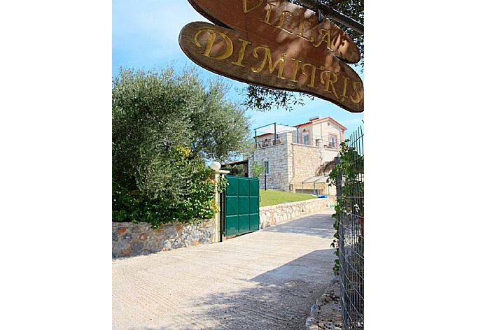 Entrance to villa . - Villa Dimitris . (Галерея фотографий) }}