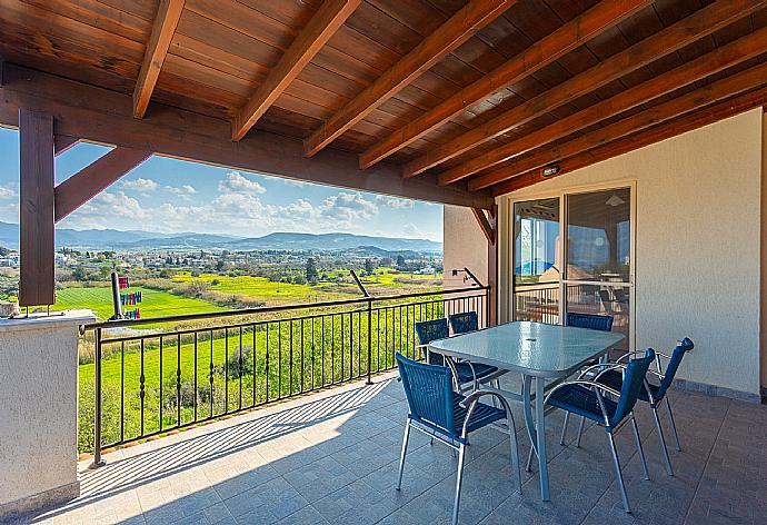 Sheltered terrace area . - Villa Prodromos . (Galerie de photos) }}