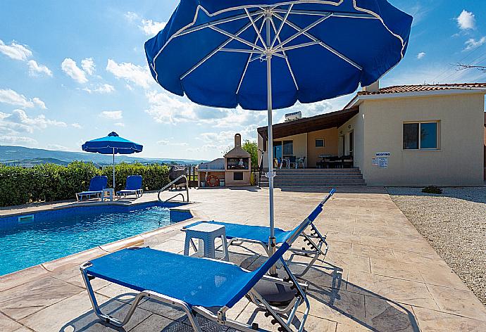 Private pool and terrace . - Villa Prodromos . (Galerie de photos) }}