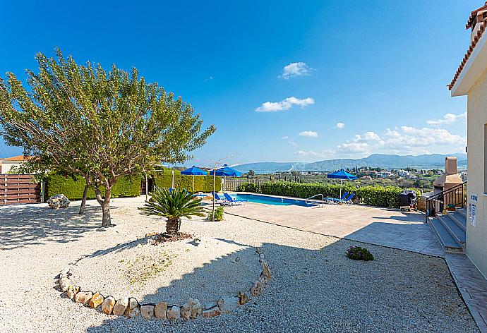 Garden area . - Villa Prodromos . (Galerie de photos) }}