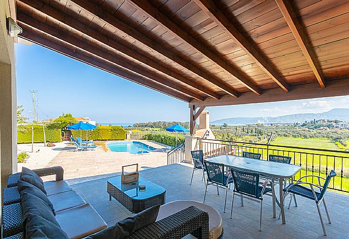 Sheltered terrace area . - Villa Prodromos . (Galerie de photos) }}