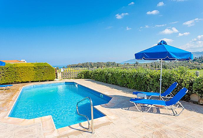 Private pool and terrace with sea views . - Villa Prodromos . (Galería de imágenes) }}