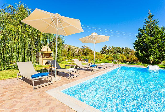 Private pool, terrace, and large garden with sea views . - Villa Melissa . (Galleria fotografica) }}