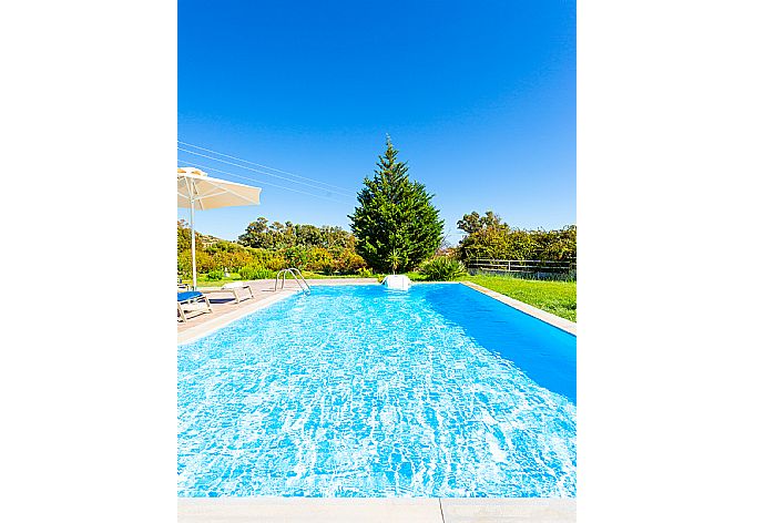 Private pool, terrace, and large garden with sea views . - Villa Melissa . (Galería de imágenes) }}