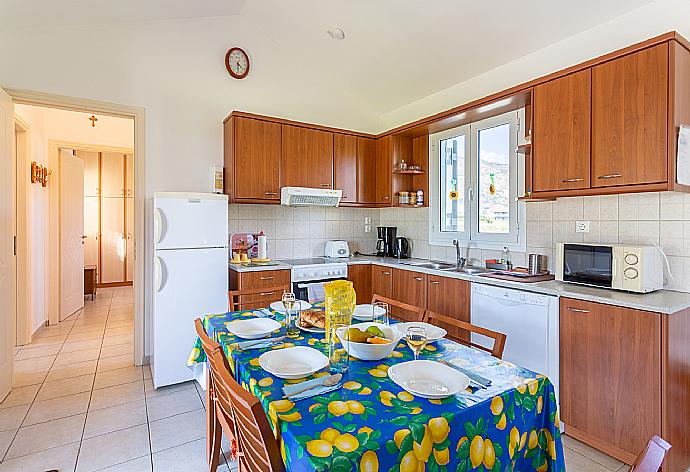 Equipped kitchen . - Villa Melissa . (Galerie de photos) }}